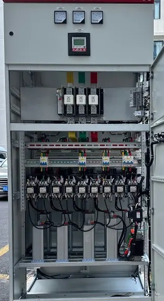 Capacitance compensation cabinet